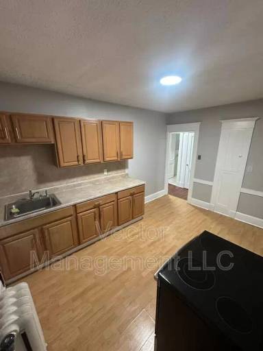 Main picture of 173 Elm St