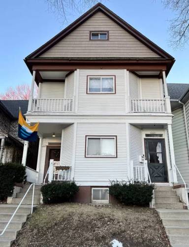 Main picture of 2425 S Howell Ave
