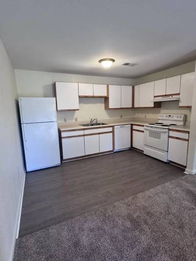 Main picture of 2995 Blue Springs Pkwy
