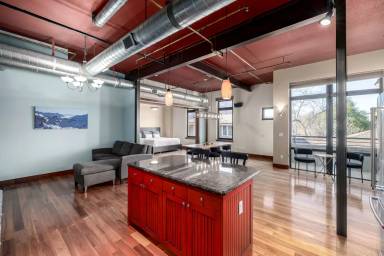 Main picture of 210 W Magnolia St