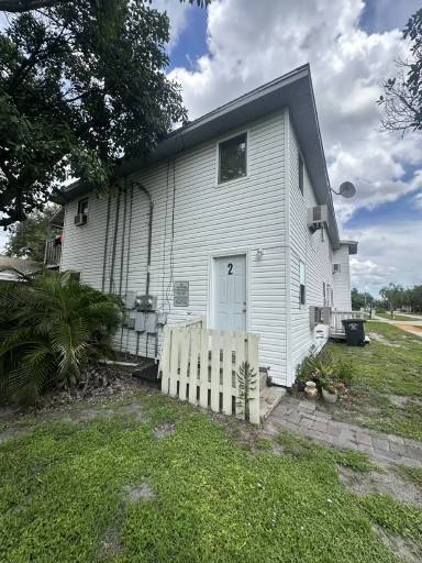Main picture of 2304 Grand Ave