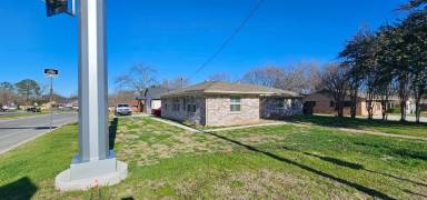 Main picture of 1401 E Sherman Dr