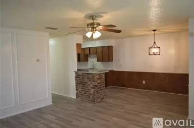 Main picture of 1810 Family Cir
