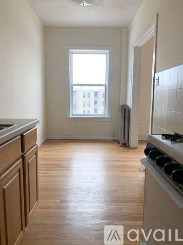 Main picture of 2712 N Milwaukee Ave