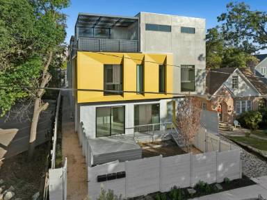 Main picture of 1915 Robbins Pl