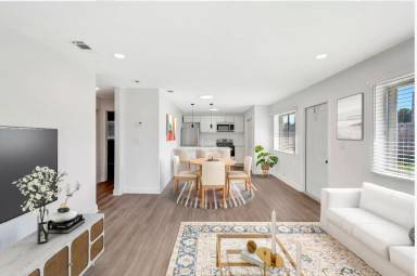 Main picture of 906 E Tiffany Dr
