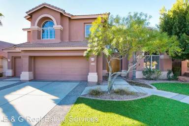 Main picture of 3213 E Desert Flower Ln