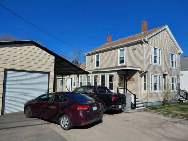 Main picture of 82 Main St