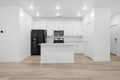 Main picture of 475 W 60 S
