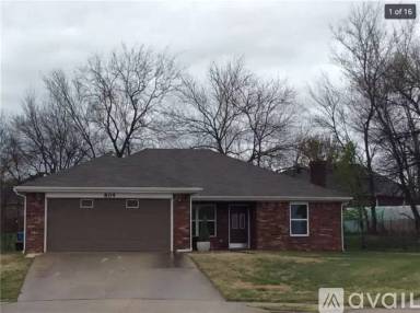 Main picture of 804 SW Cherokee Ct