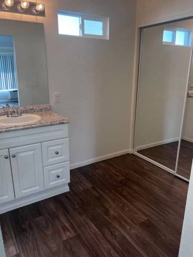 Main picture of 527 E Washington Ave