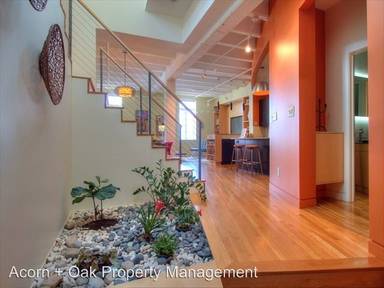 Main picture of 103 W Main St