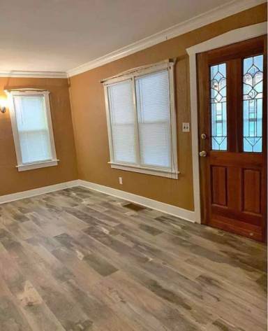 Main picture of 2209 W Howett St