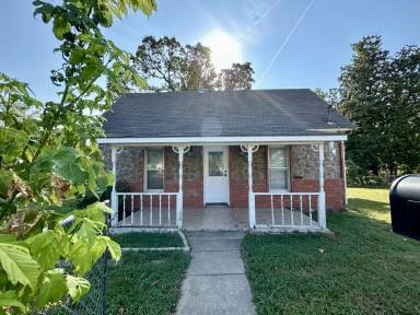 Main picture of 221 N C St