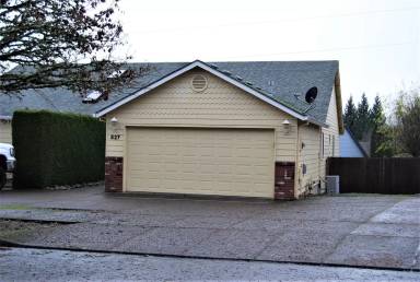Main picture of 565 NW Meadows Dr