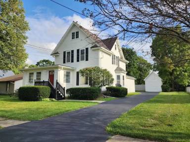 Main picture of 102 E Washington St