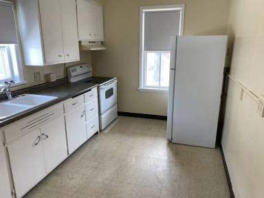 Main picture of 614 E Bridge St