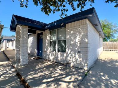 Main picture of 1000 E Cedar Ave