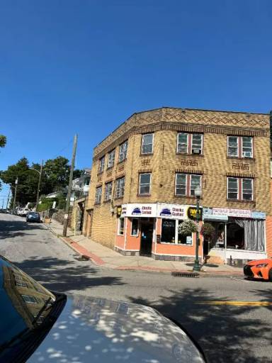 Main picture of 150 N Division St