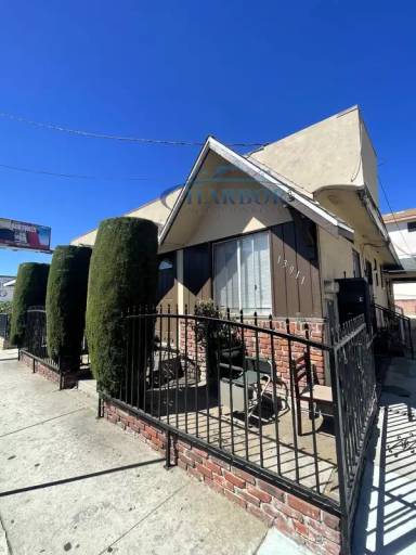 Main picture of 13911 Prairie Ave