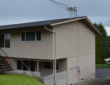 Main picture of 660 SW Tichenor St