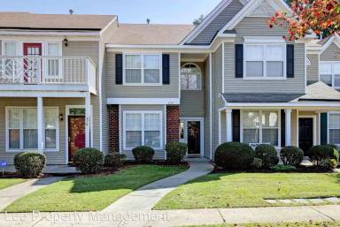 Main picture of 692 Windbrook Cir