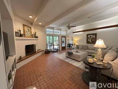 Main picture of 101 Park Dr