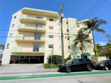 Main picture of 7830 Dickens Ave
