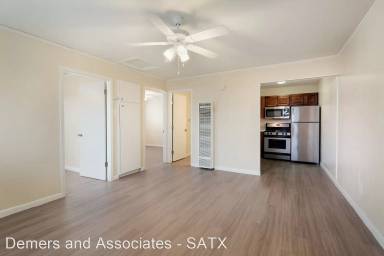 Main picture of 615 E Locust St