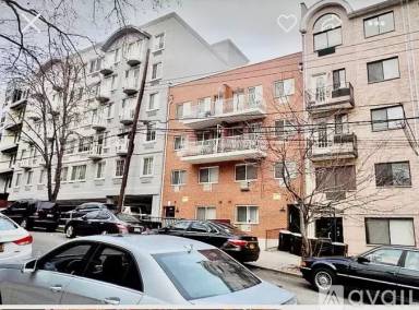 Main picture of 84 19 Lander St
