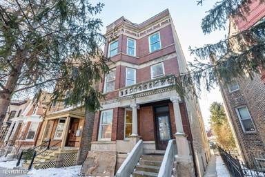Main picture of 2029 W Walton St