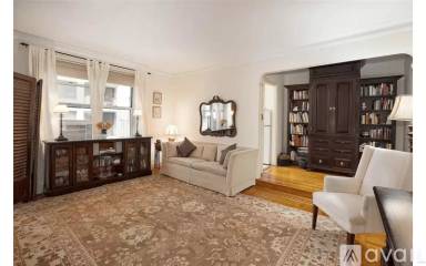 Main picture of 49 W 96th St