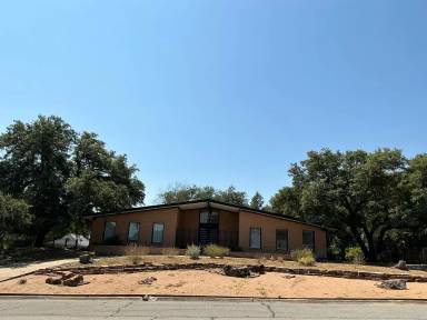 Main picture of 705 W Lee Ave