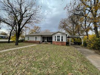 Main picture of 428 Sayles Blvd
