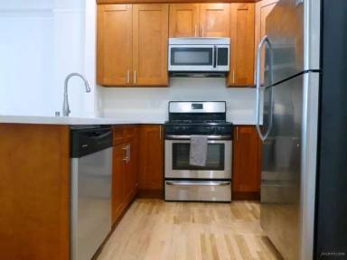 Main picture of 305 Hyde St