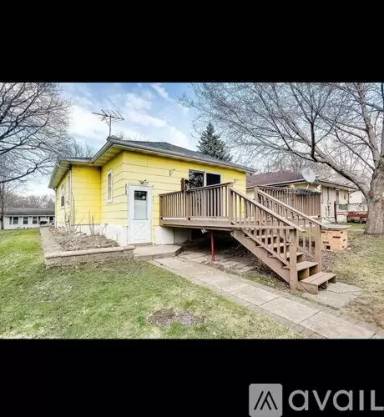 Main picture of 2134 Bush Ave E