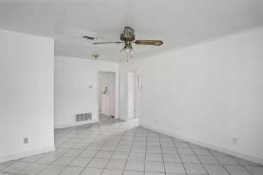 Main picture of 1904 Elkins Ave