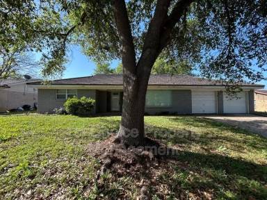 Main picture of 213 Victorian Dr