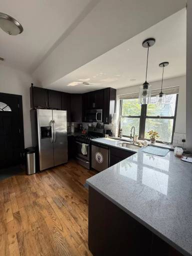 Main picture of 1363 W Walton St