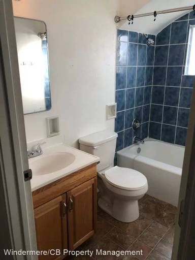 Main picture of 112 C St SE