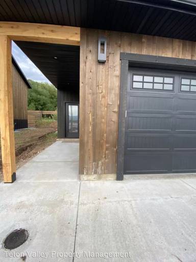 Main picture of 671 Stone Peak Loop