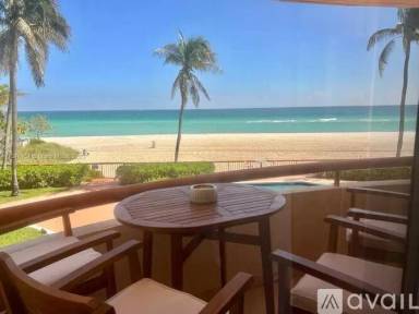 Main picture of 15645 Collins Ave