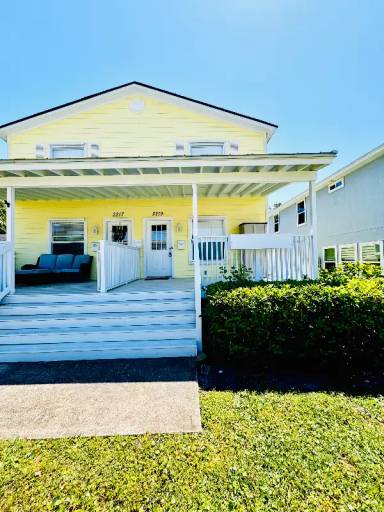 Main picture of 2219 Pine Pl