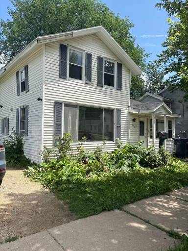 Main picture of 331 1/2 S Academy St