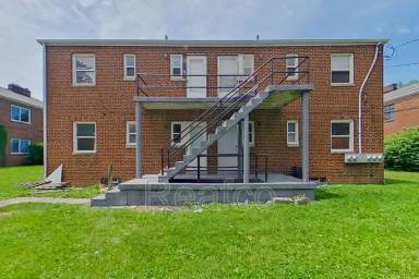 Main picture of 102 N Hampton Rd