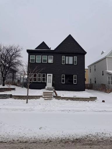 Main picture of 906 W 26th St