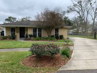 Main picture of 10518 Trenton St