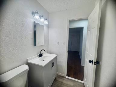 Main picture of 1228 SW 50th St