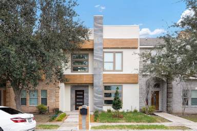 Main picture of 6712 N 4th St