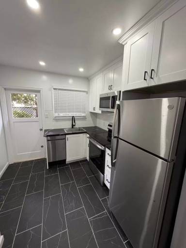 Main picture of 128 Dartmouth Rd